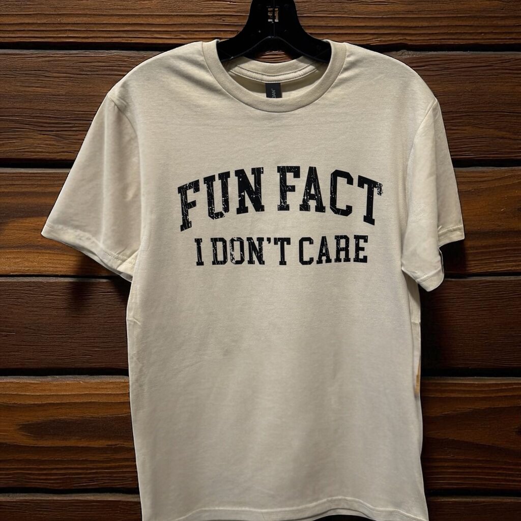 FUN FACT SAND TEE